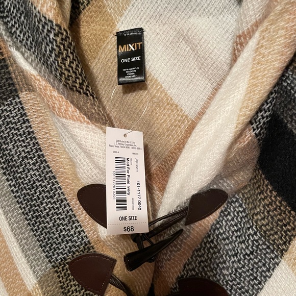 NWT plaid toggle wrap - Picture 4 of 7